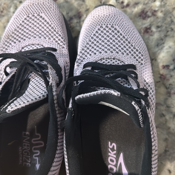 Great condition brooks sneaker for women’s - Picture 7 of 7